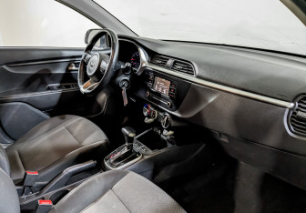 Подержанный автомобиль Kia Rio Hatchback 2021 года (10 фото)