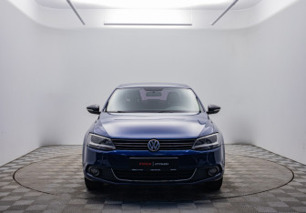 Подержанный автомобиль Volkswagen Jetta Sedan 2014 года (2 фото)