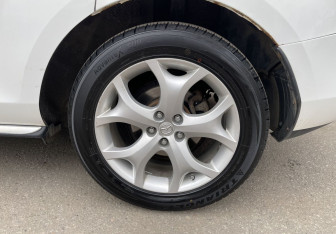 Подержанный автомобиль Mazda CX-7 2011 года (12 фото)