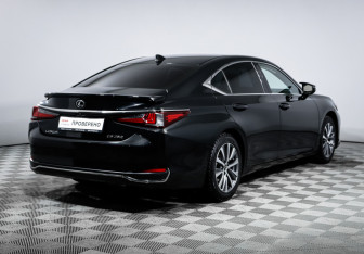 Подержанный автомобиль Lexus ES 2019 года (5 фото)