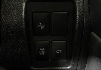 Подержанный автомобиль Toyota Land Cruiser Suv 2017 года (19 фото)