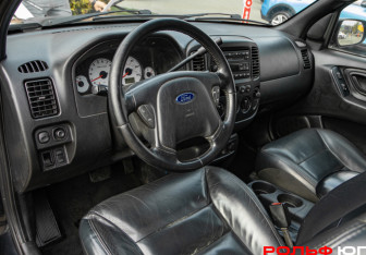Подержанный автомобиль Ford Escape 2002 года (14 фото)