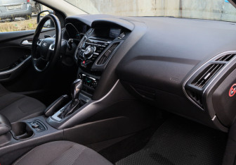 Подержанный автомобиль Ford Focus Hatchback 2012 года (7 фото)