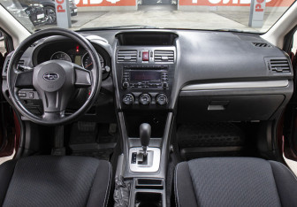 Подержанный автомобиль Subaru XV 2012 года (14 фото)
