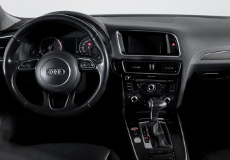 Подержанный автомобиль Audi Q5 2015 года (12 фото)