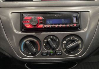 Подержанный автомобиль Mitsubishi Lancer Sedan 2006 года (14 фото)