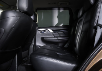 Подержанный автомобиль Mitsubishi Pajero Sport 2018 года (11 фото)