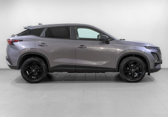 Подержанный автомобиль Omoda C5 2023 года (4 фото)