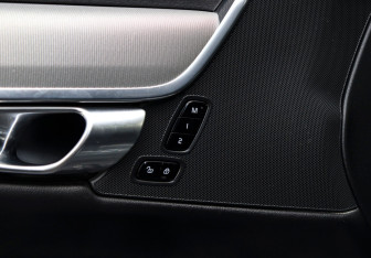 Подержанный автомобиль Volvo V90 Cross Country 2017 года (19 фото)