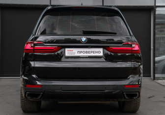 Подержанный автомобиль BMW X7 2020 года (5 фото)