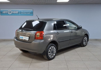 Подержанный автомобиль Toyota Corolla Hatchback 2004 года (5 фото)