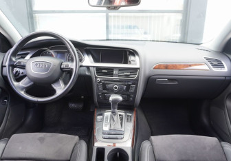 Подержанный автомобиль Audi A4 Sedan 2012 года (12 фото)