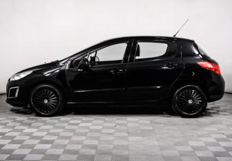Подержанный автомобиль Peugeot 308 Hatchback 2012 года (8 фото)