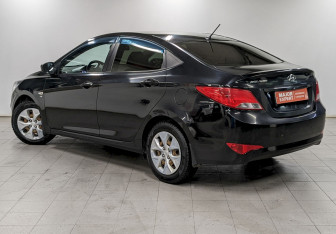 Подержанный автомобиль Hyundai Solaris Sedan 2016 года (7 фото)