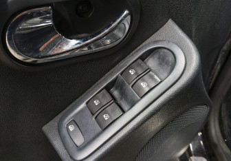 Подержанный автомобиль Nissan Terrano 2014 года (17 фото)