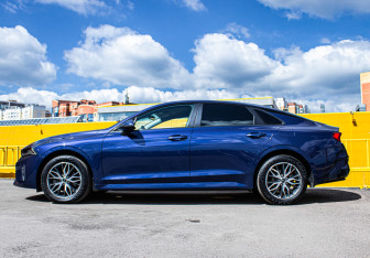 Подержанный автомобиль Kia K5 2021 года (4 фото)