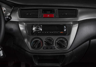 Подержанный автомобиль Mitsubishi Lancer Sedan 2005 года (13 фото)