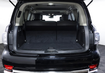 Подержанный автомобиль Nissan Patrol 2013 года (9 фото)