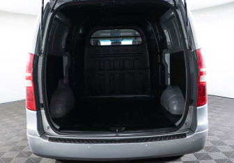 Подержанный автомобиль Hyundai Grand Starex 2018 года (16 фото)