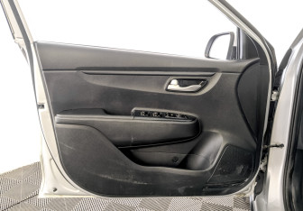 Подержанный автомобиль Kia Rio Hatchback 2021 года (18 фото)