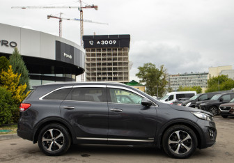 Подержанный автомобиль Kia Sorento 2017 года (3 фото)