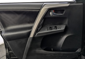 Подержанный автомобиль Toyota RAV4 2019 года (19 фото)