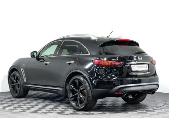 Подержанный автомобиль Infiniti FX 2009 года (7 фото)