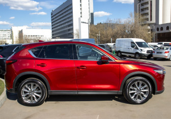 Подержанный автомобиль Mazda CX-5 2021 года (3 фото)