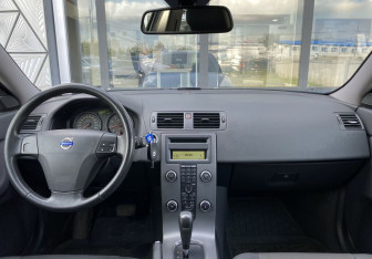 Подержанный автомобиль Volvo S40 2008 года (10 фото)