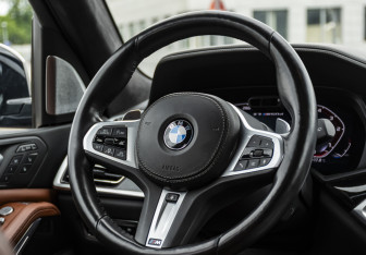 Подержанный автомобиль BMW X7 2019 года (12 фото)