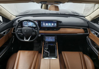 Подержанный автомобиль FAW Bestune T99 2023 года (11 фото)