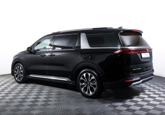 Подержанный автомобиль Kia Carnival 2021 года (7 фото)