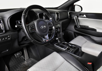 Подержанный автомобиль Kia Sportage 2016 года (11 фото)
