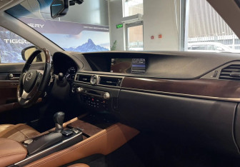 Подержанный автомобиль Lexus GS 2012 года (10 фото)