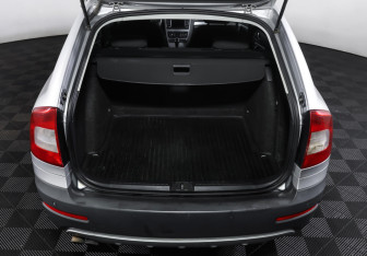 Подержанный автомобиль Skoda Octavia Wagon 2012 года (9 фото)