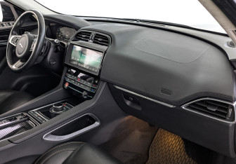 Подержанный автомобиль Jaguar F-Pace 2020 года (13 фото)