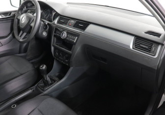 Подержанный автомобиль Skoda Rapid Liftback 2017 года (10 фото)
