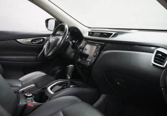 Подержанный автомобиль Nissan X-Trail 2018 года (10 фото)