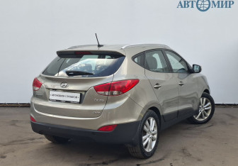 Подержанный автомобиль Hyundai ix35 2010 года (5 фото)
