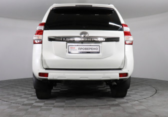 Подержанный автомобиль Toyota Land Cruiser Prado 2014 года (6 фото)