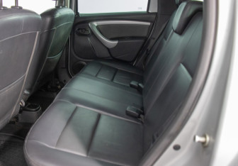 Подержанный автомобиль Renault Duster 2012 года (11 фото)