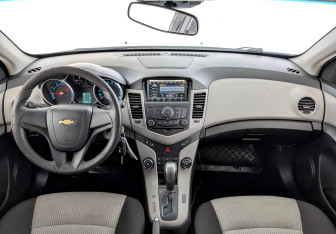 Подержанный автомобиль Chevrolet Cruze Sedan 2012 года (14 фото)