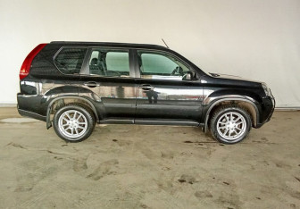 Подержанный автомобиль Nissan X-Trail 2012 года (8 фото)