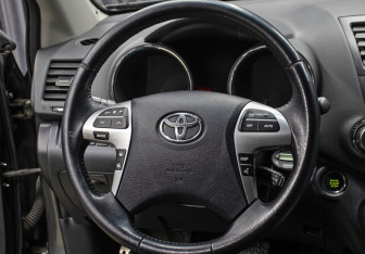 Подержанный автомобиль Toyota Highlander 2012 года (17 фото)
