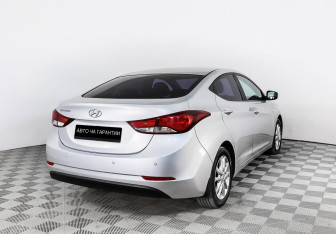 Подержанный автомобиль Hyundai Elantra Sedan 2014 года (3 фото)