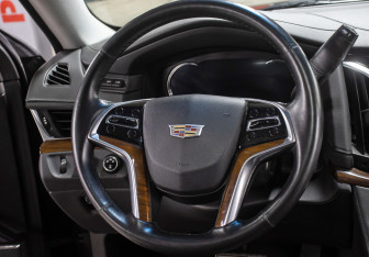 Подержанный автомобиль Cadillac Escalade Suv 2016 года (18 фото)