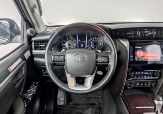 Подержанный автомобиль Toyota Fortuner 2020 года (23 фото)