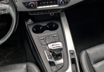 Подержанный автомобиль Audi A4 Sedan 2018 года (27 фото)