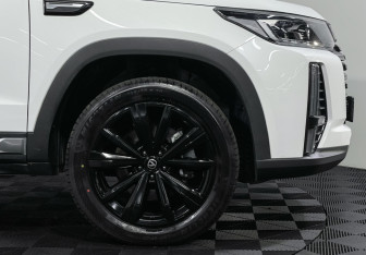 Подержанный автомобиль Changan CS95 2023 года (23 фото)