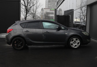 Подержанный автомобиль Opel Astra Hatchback 2010 года (4 фото)